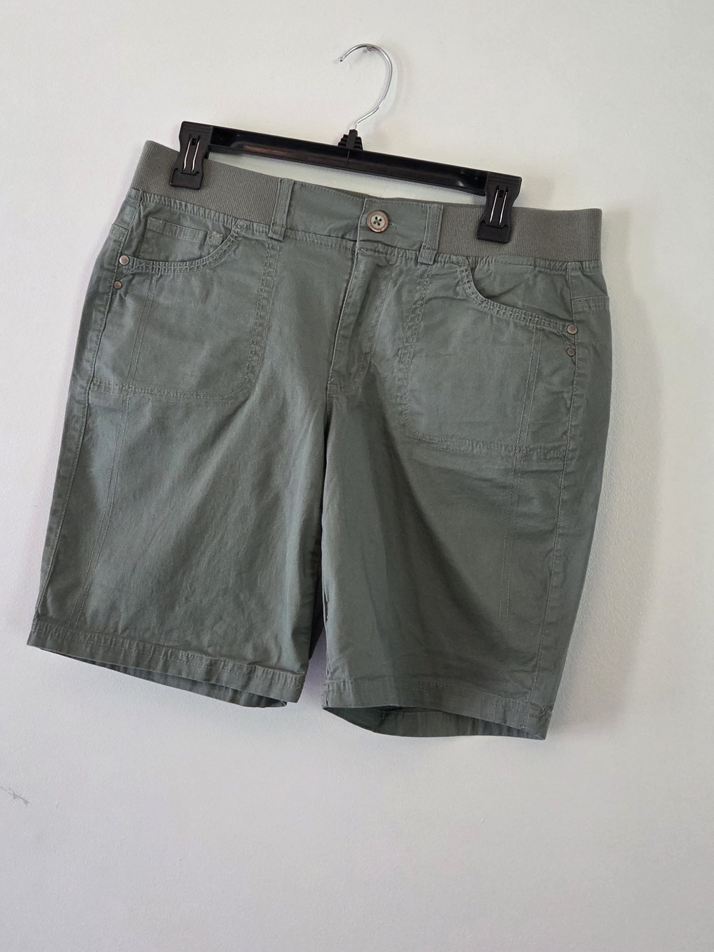 Gloria Vanderbilt Olive Green Kristine Bermuda Shorts Size 6